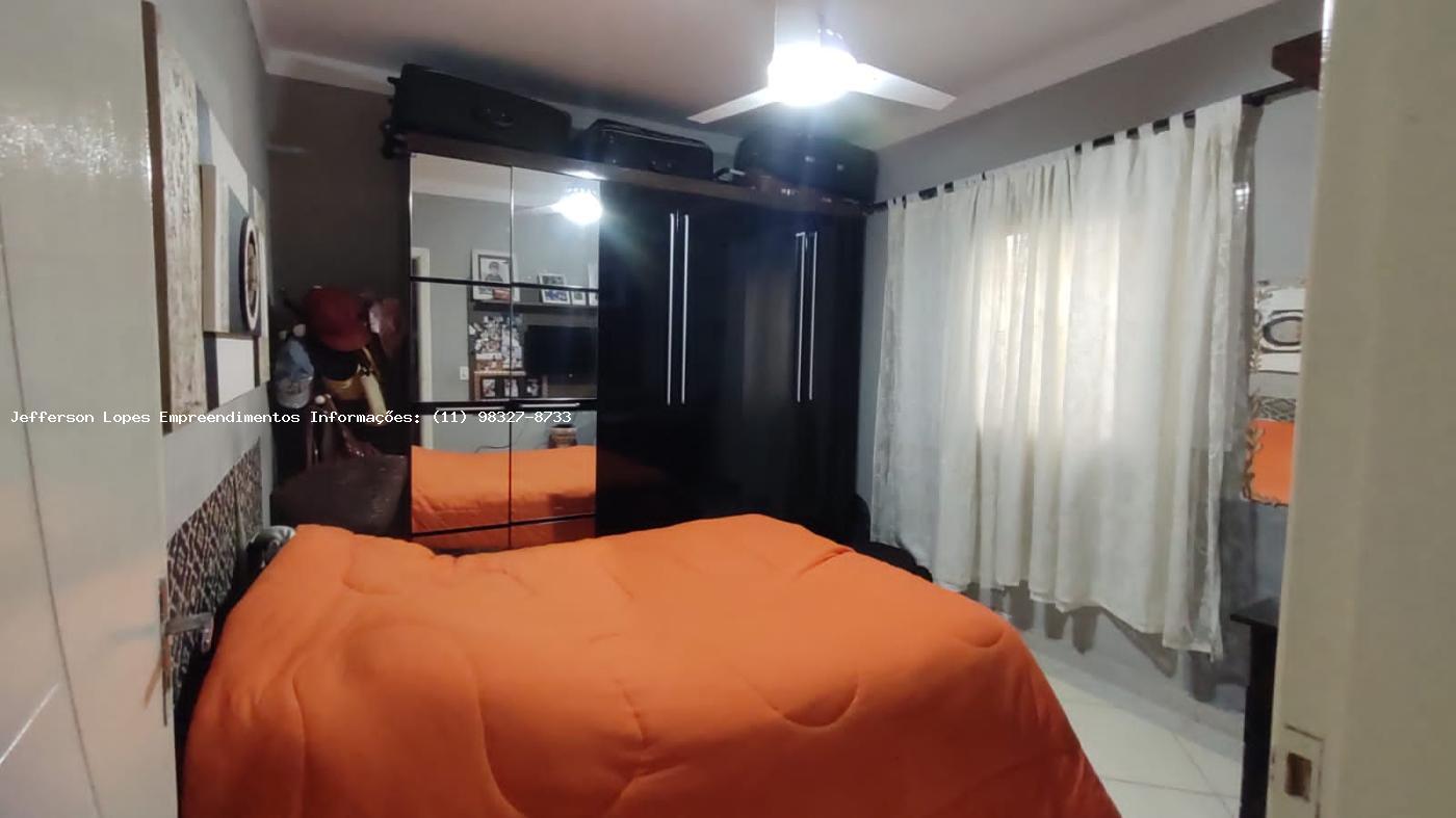 Casa à venda com 2 quartos, 160m² - Foto 12