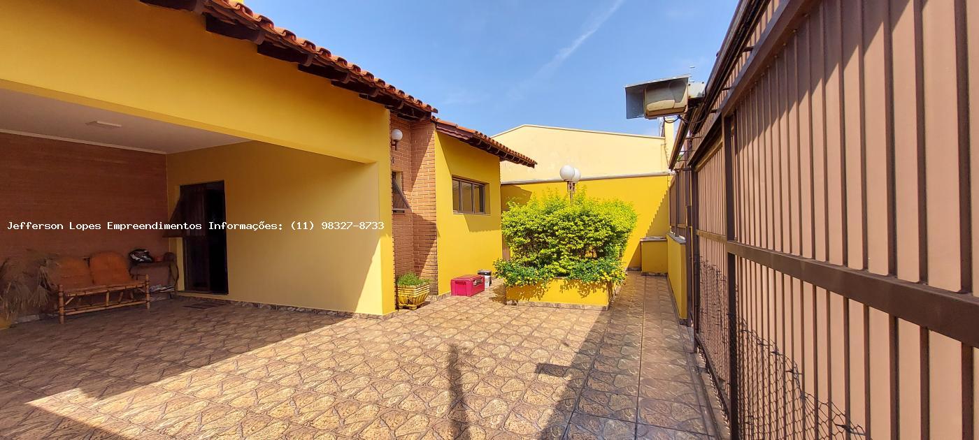 Casa à venda com 3 quartos, 300m² - Foto 2