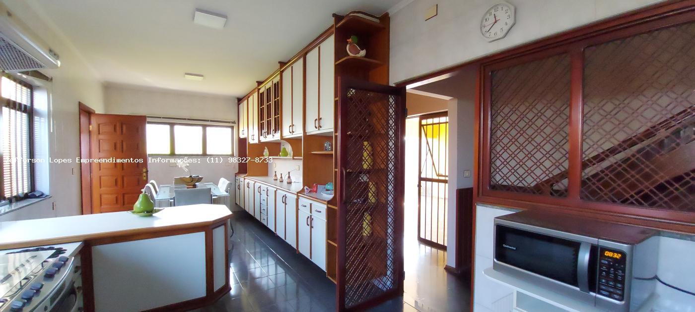 Casa à venda com 3 quartos, 300m² - Foto 30