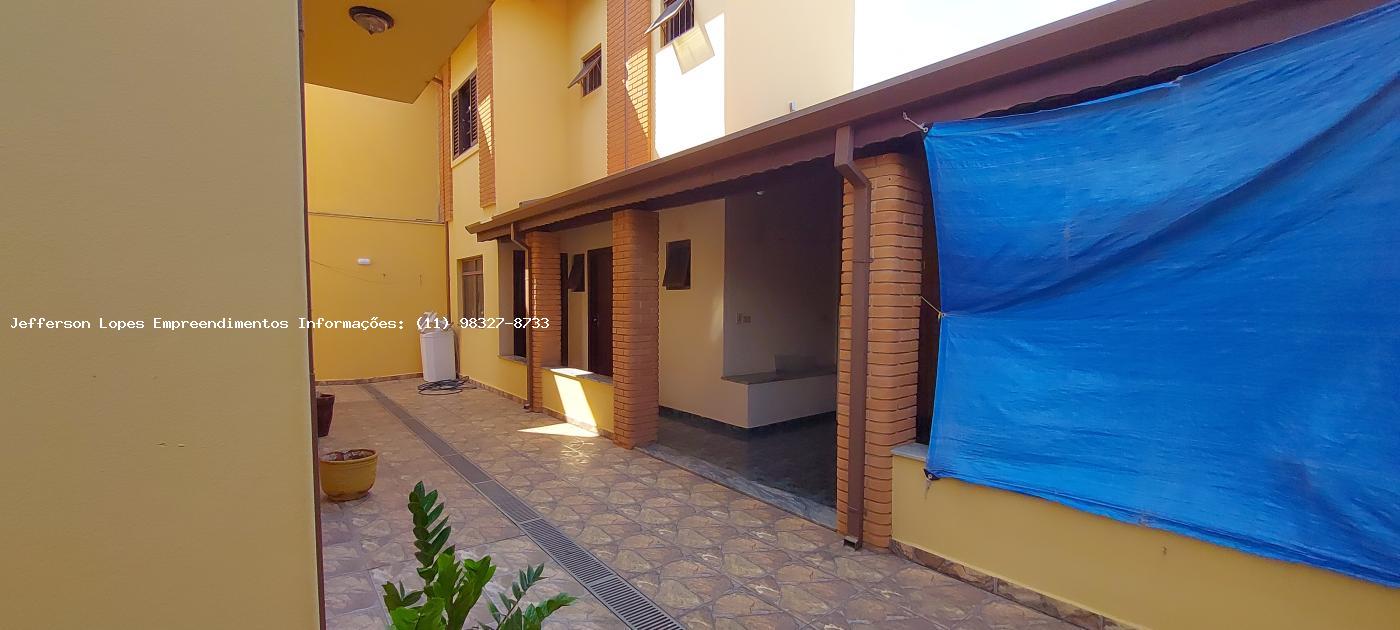 Casa à venda com 3 quartos, 300m² - Foto 31