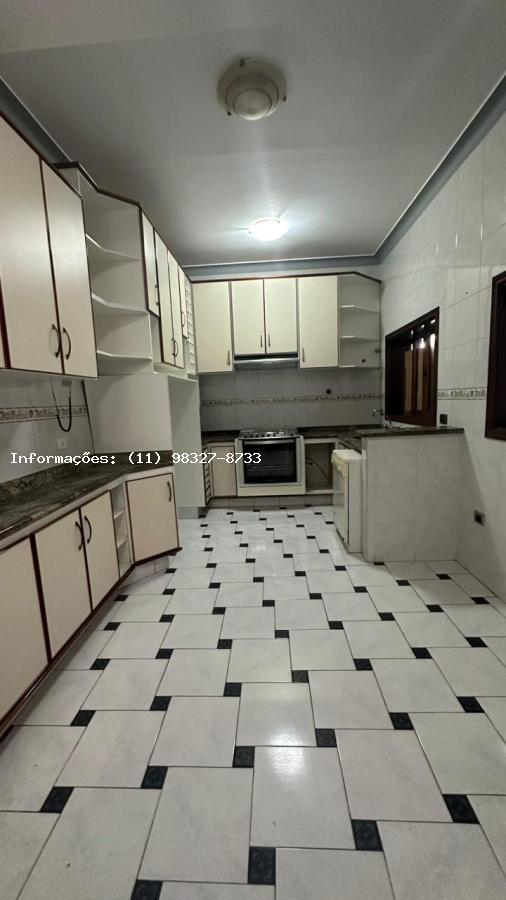 Casa para alugar com 3 quartos, 375m² - Foto 16