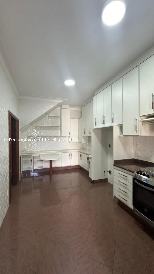 Casa para alugar com 3 quartos, 375m² - Foto 24