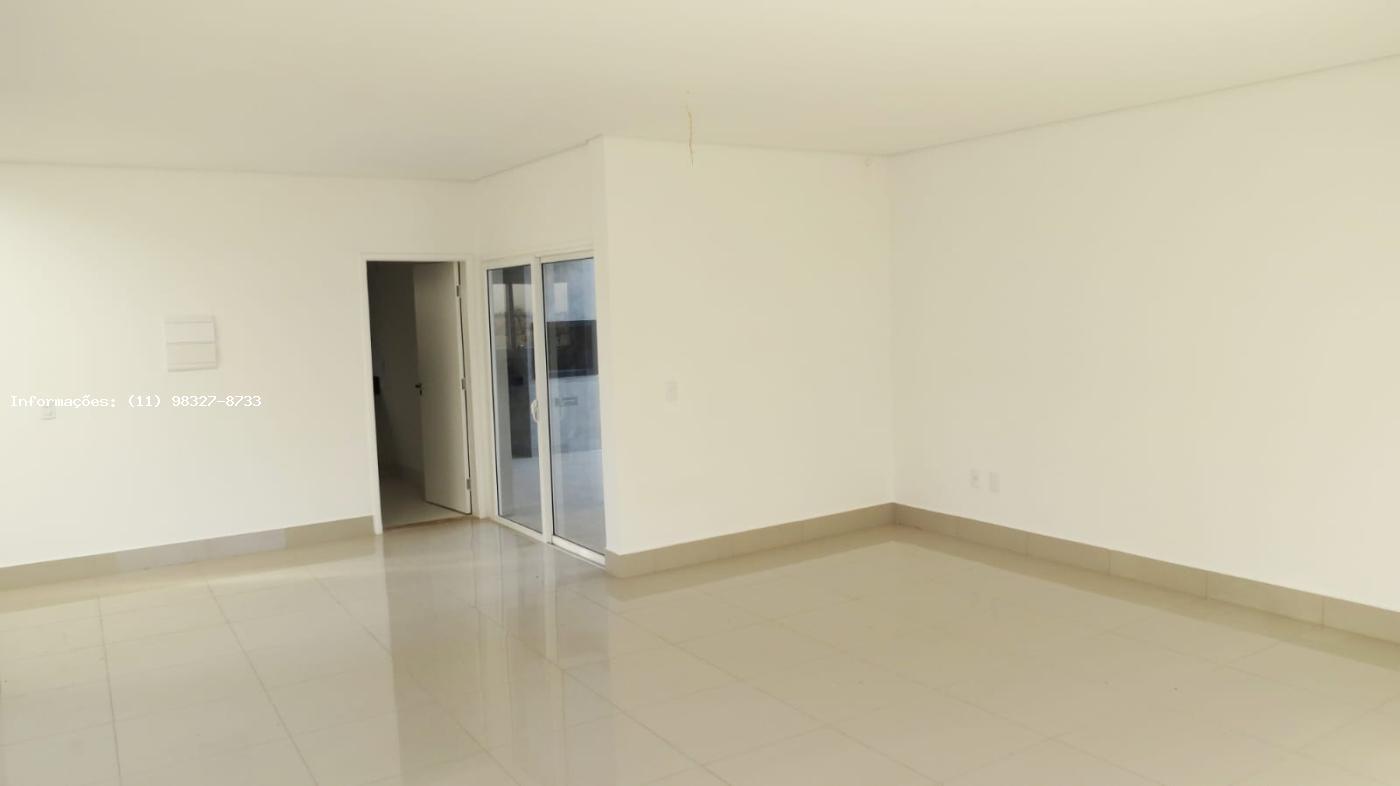 Casa à venda com 4 quartos, 321m² - Foto 3