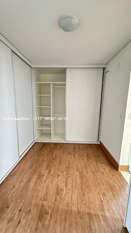 Casa para alugar com 5 quartos, 340m² - Foto 10