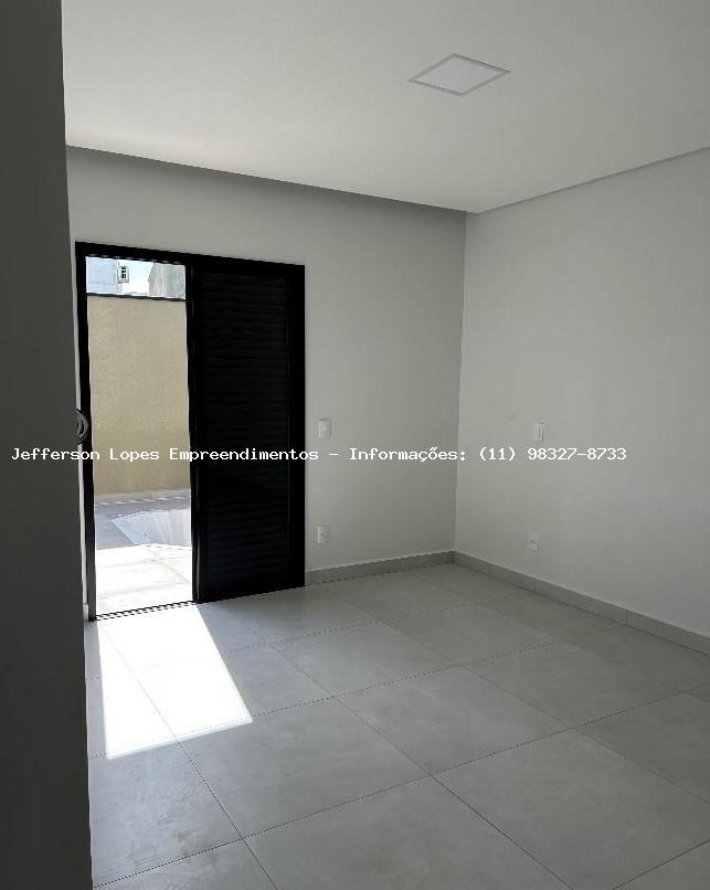 Casa à venda com 3 quartos, 332m² - Foto 2