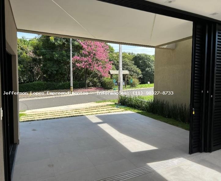 Casa à venda com 3 quartos, 332m² - Foto 11