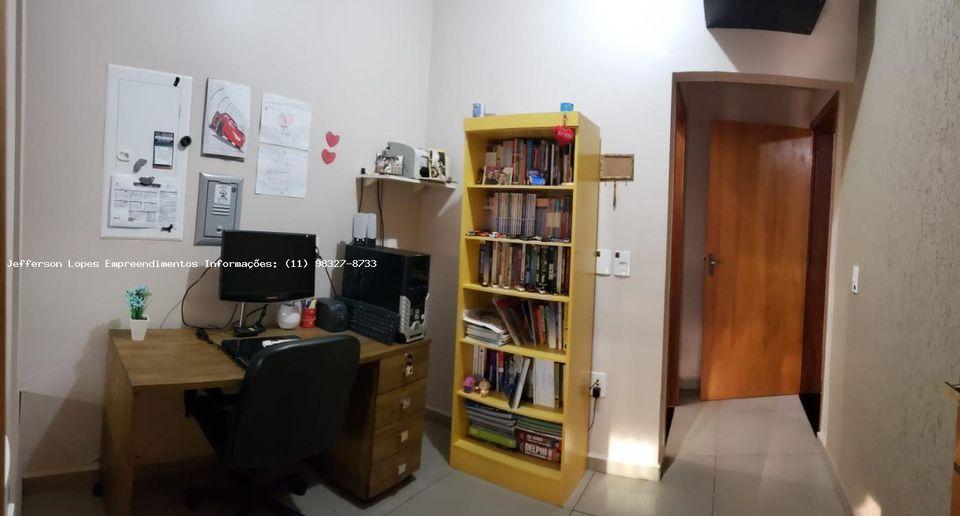 Casa à venda com 3 quartos, 175m² - Foto 2