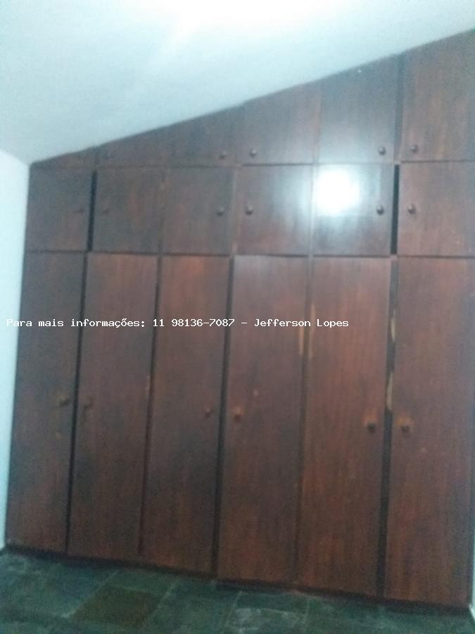 Casa para alugar com 2 quartos, 250m² - Foto 11