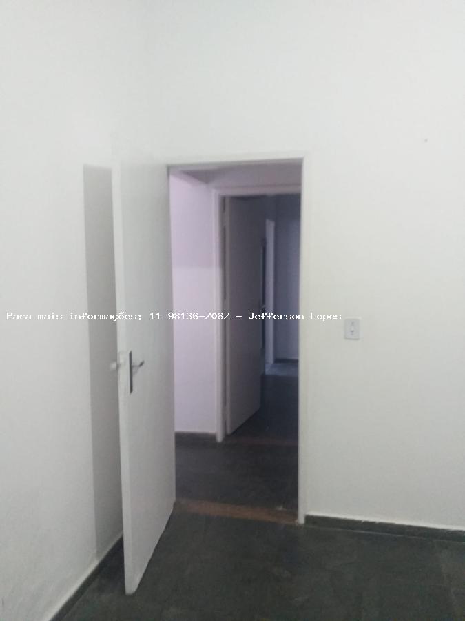 Casa para alugar com 2 quartos, 250m² - Foto 13