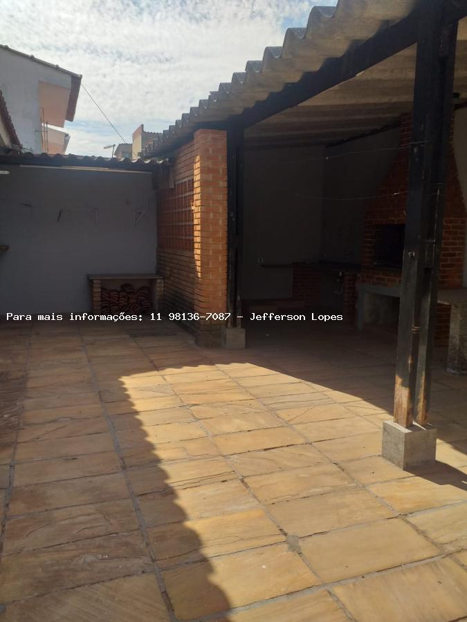 Casa para alugar com 2 quartos, 250m² - Foto 23