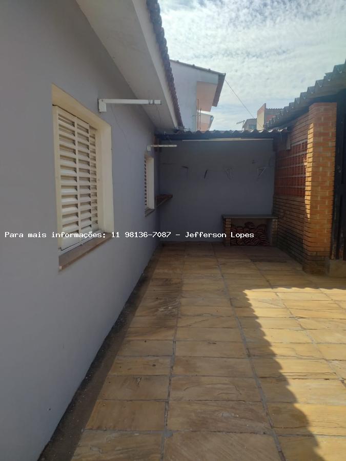 Casa para alugar com 2 quartos, 250m² - Foto 25