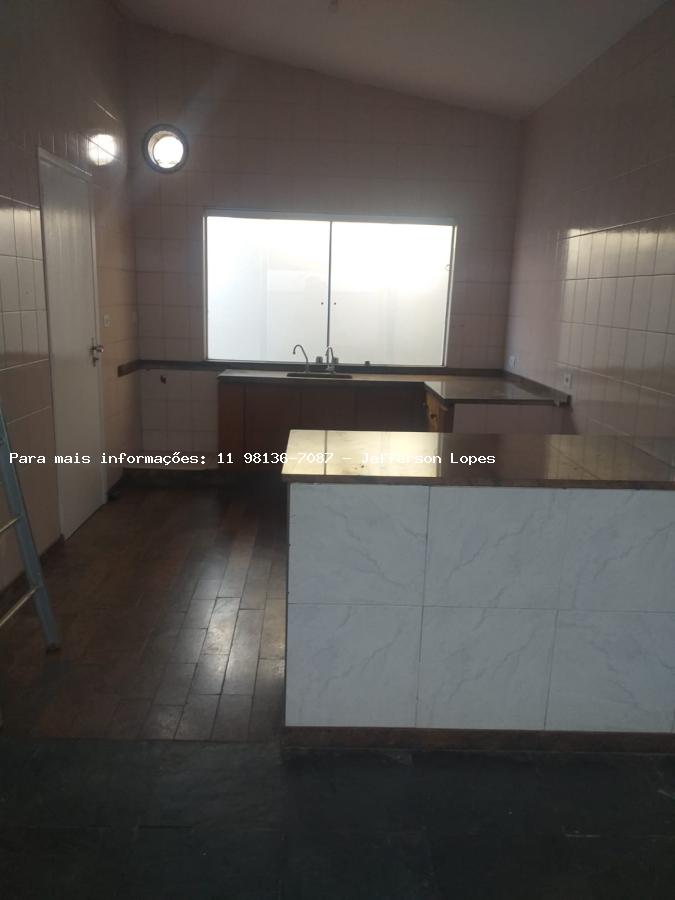 Casa para alugar com 2 quartos, 250m² - Foto 28