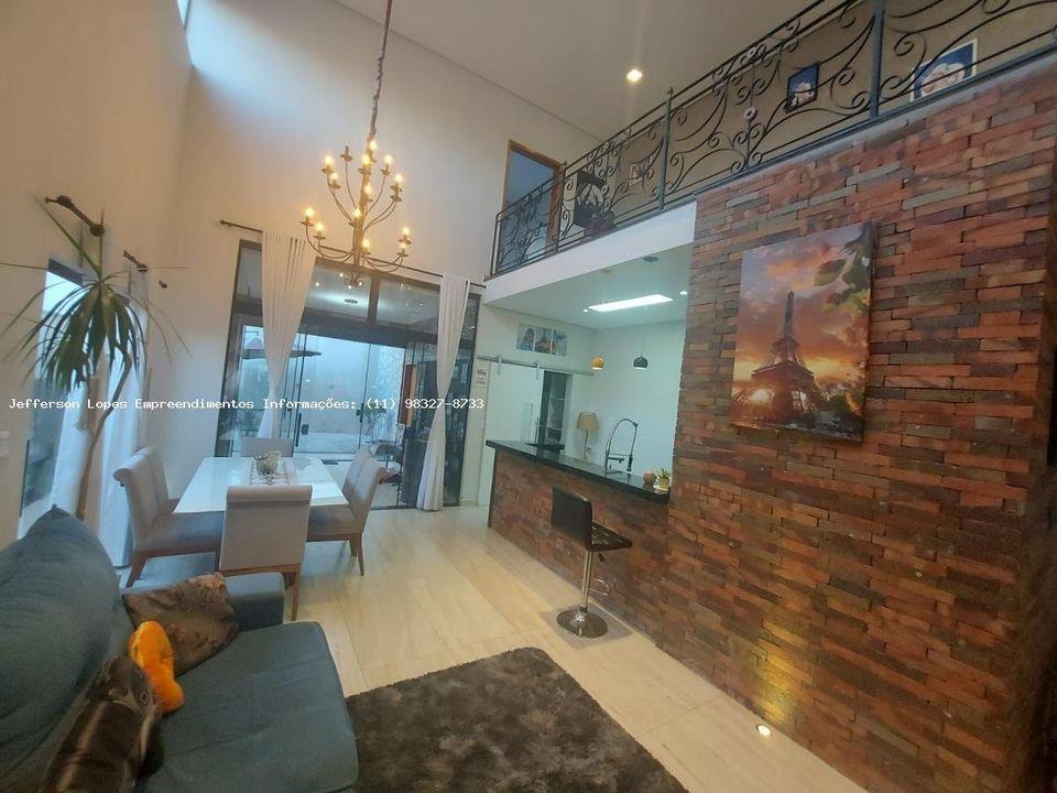 Casa à venda com 2 quartos, 185m² - Foto 1