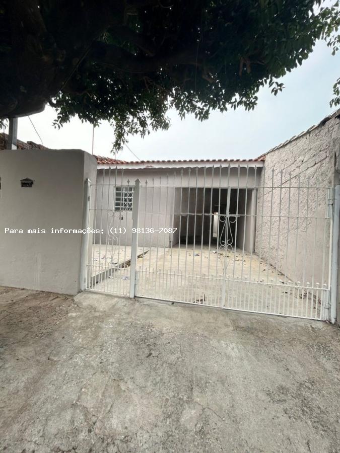 Casa à venda com 2 quartos, 150m² - Foto 1