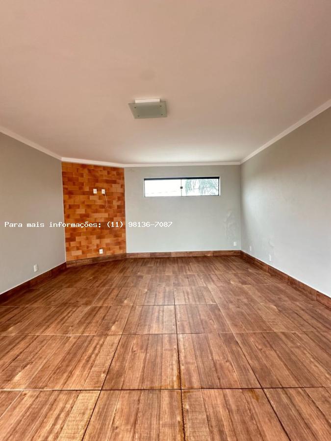 Casa para alugar com 2 quartos, 270m² - Foto 4