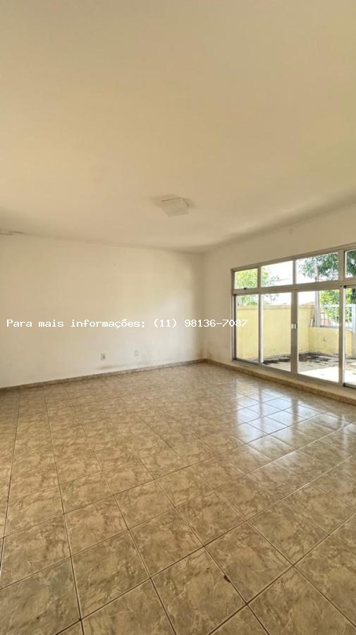 Casa para alugar com 3 quartos, 275m² - Foto 2