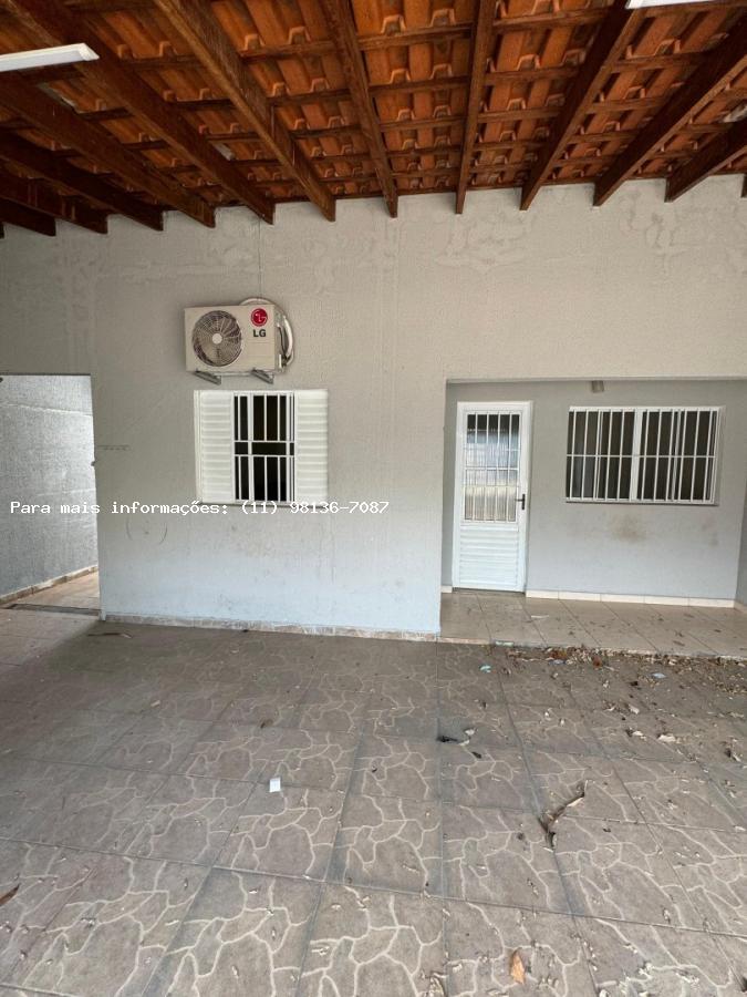 Casa para alugar com 2 quartos, 108m² - Foto 2