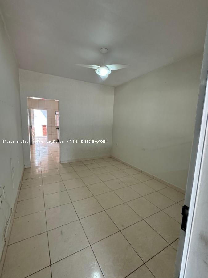 Casa para alugar com 2 quartos, 108m² - Foto 4