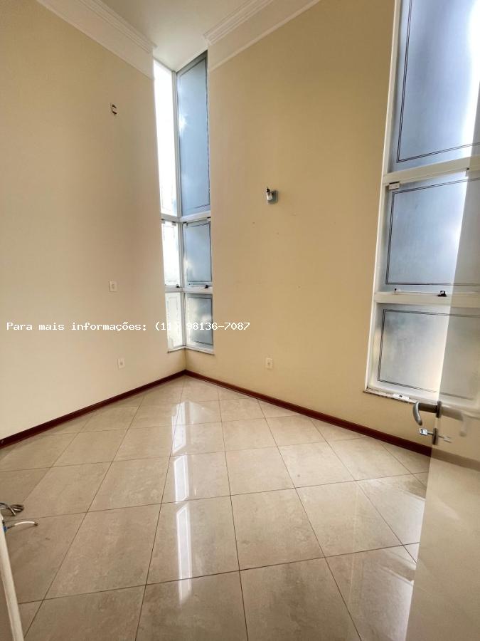 Casa para alugar com 3 quartos, 360m² - Foto 3