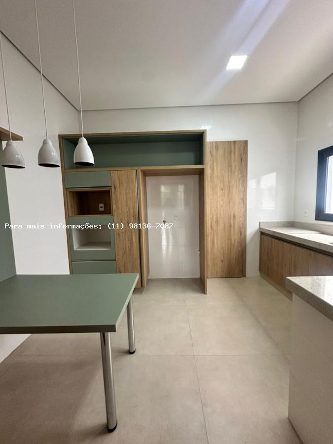 Casa para alugar com 3 quartos, 420m² - Foto 10